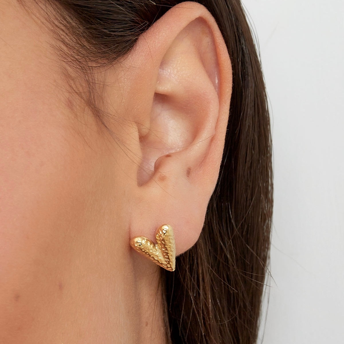 Ear Stud Tessa Dot Heart - Gold - Sieradenbycelin Sieradenbycelin Sieradenbycelin