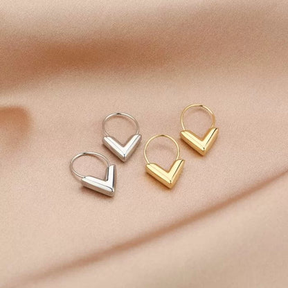 V Earrings - Gold