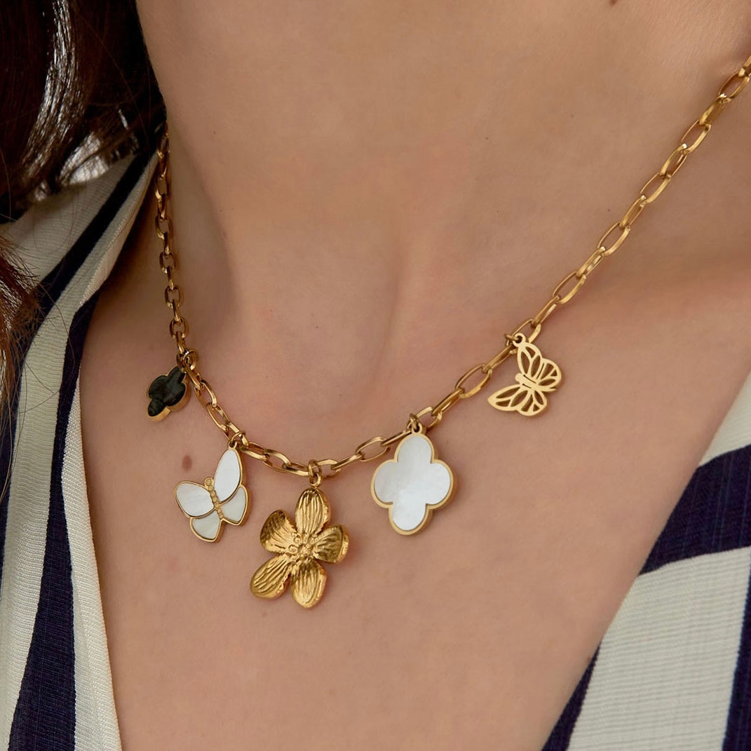 Figure Flower BW Necklace - Gold