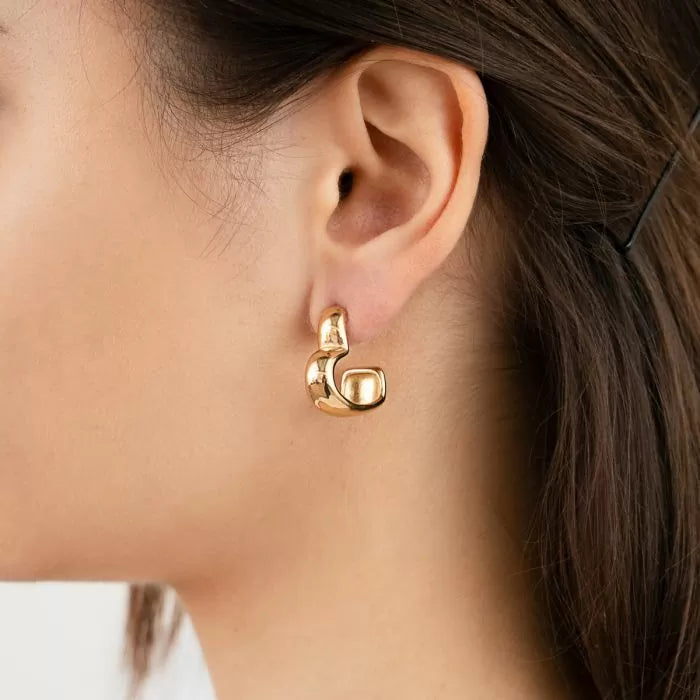 Classy Heart Earrings - Gold