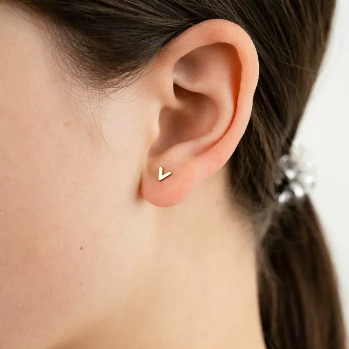 Ear Stud V - Gold