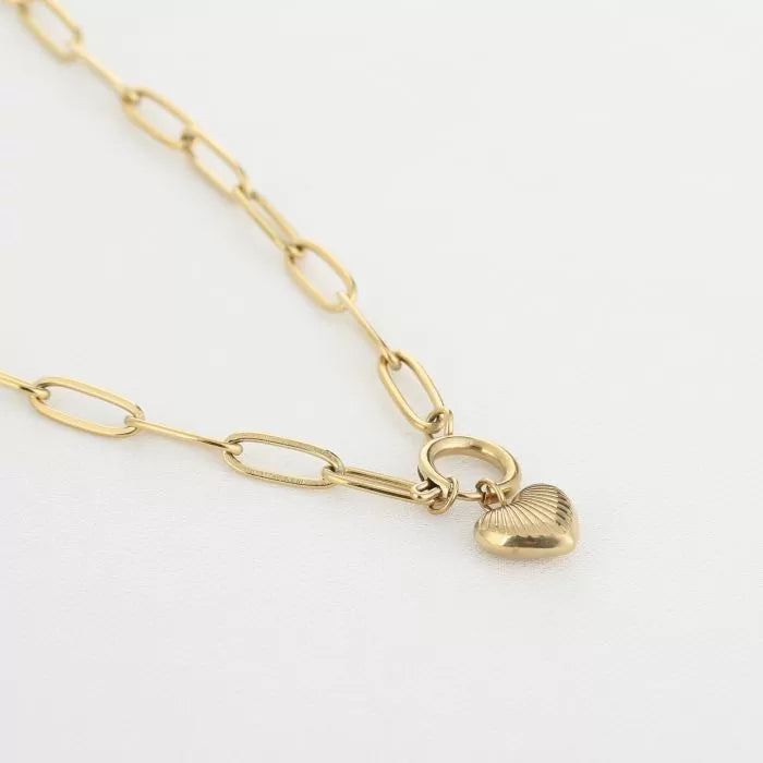 Chaining Heart Necklace - Gold - Sieradenbycelin Sieradenbycelin Sieradenbycelin