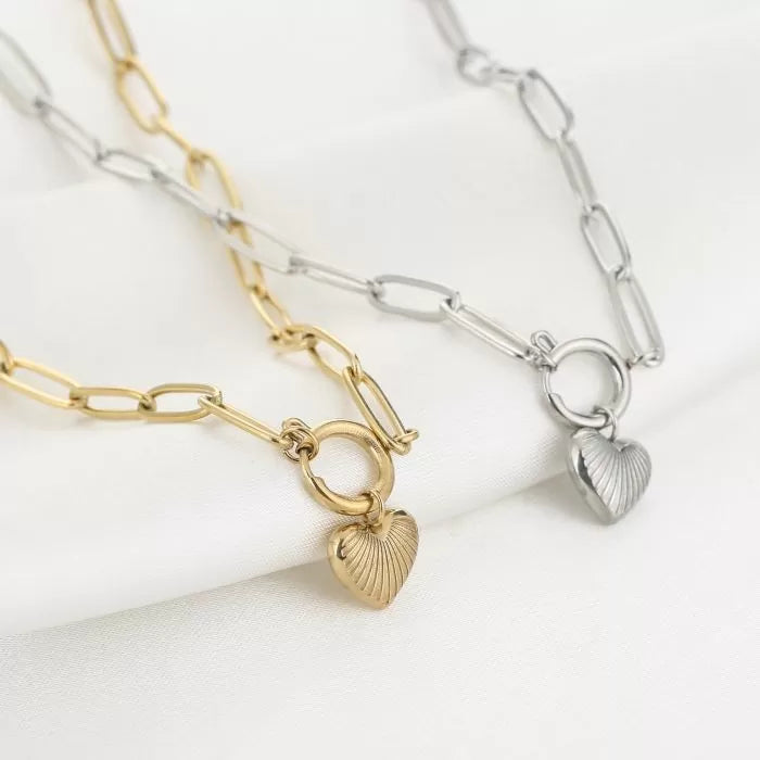 Chaining Heart Necklace - Silver - Sieradenbycelin Sieradenbycelin Sieradenbycelin