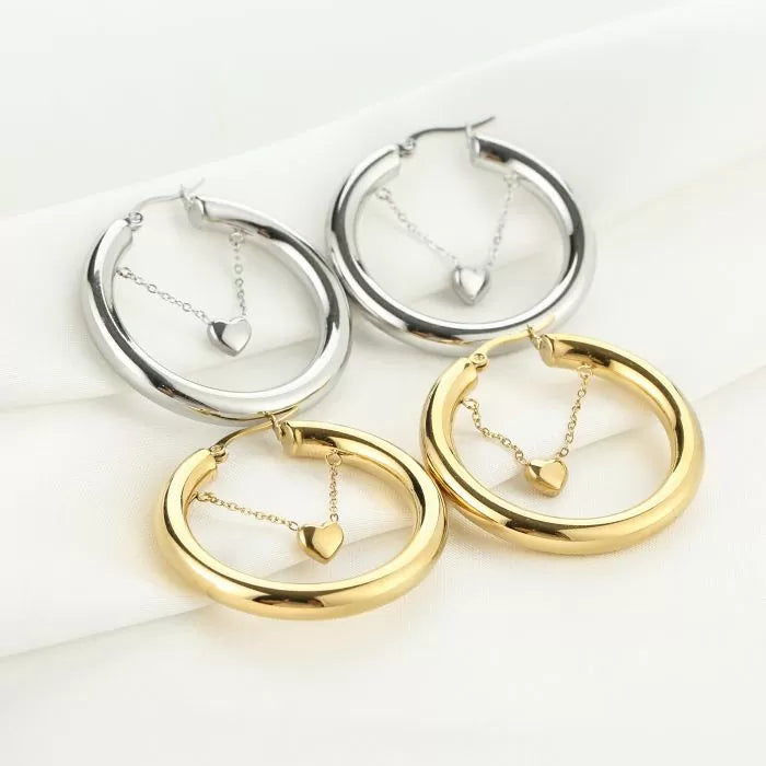 Hoop With Heart Earrings - Gold - Sieradenbycelin Sieradenbycelin Sieradenbycelin