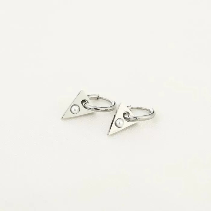 Basic Triangle Dot Earrings - Silver - Sieradenbycelin Sieradenbycelin Sieradenbycelin